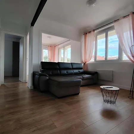 T3 Au 1er étage Avec Un Balcon