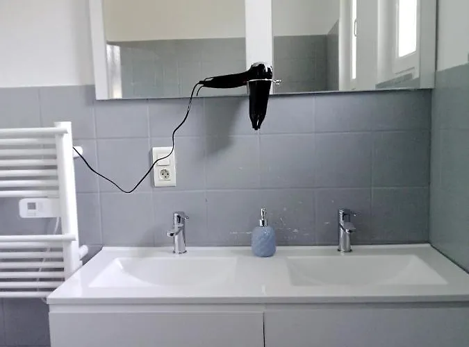 T3 Au 1er Etage Avec Un Balcon 아파트